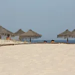 Al - Local Bicuar Πανσιόν