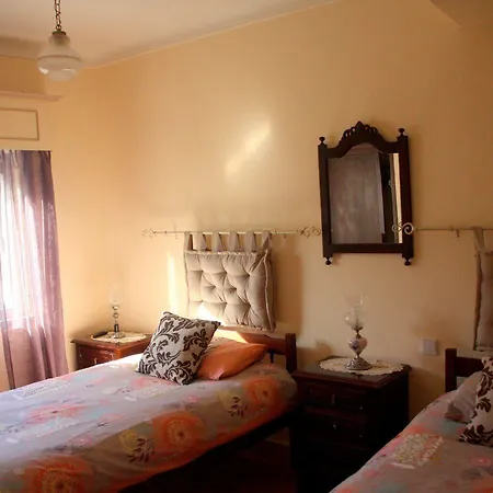 Al - Local Bicuar Guest house